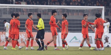 喜讯!U16国足中场加盟欧冠球队,刚穿队服合照