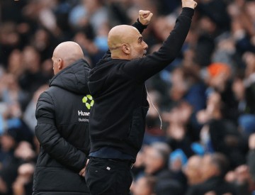 曼城3-0曼联!瓜帅妥协居功至伟,阿莫林造耻辱纪录拿阿森纳挡枪