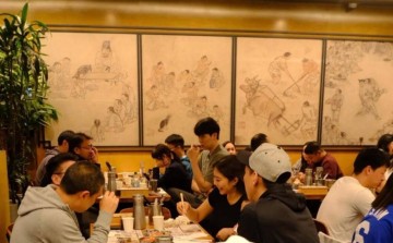 队记谈杨瀚森吃夜宵:科比赛后也和队友外出吃饭