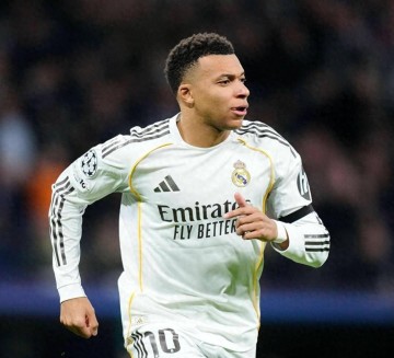 刷新C罗纪录!欧冠传奇改写,姆巴佩7战轰入12球,登顶历史首位