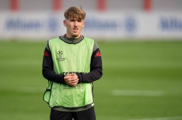 还在读高中!拜仁17岁男孩奇幻4天:2天上学+2天踢球 2场2球2破荒