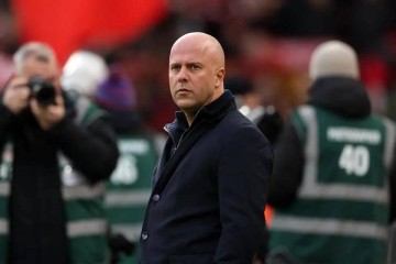 萨拉赫替补出场获安菲尔德掌声支持,斯洛特承认曾深入交谈:我们需要他