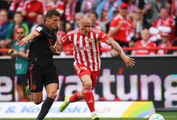 周四欧联杯:里昂主场迎战前进之鹰,法甲豪门能否横扫荷甲黑马?